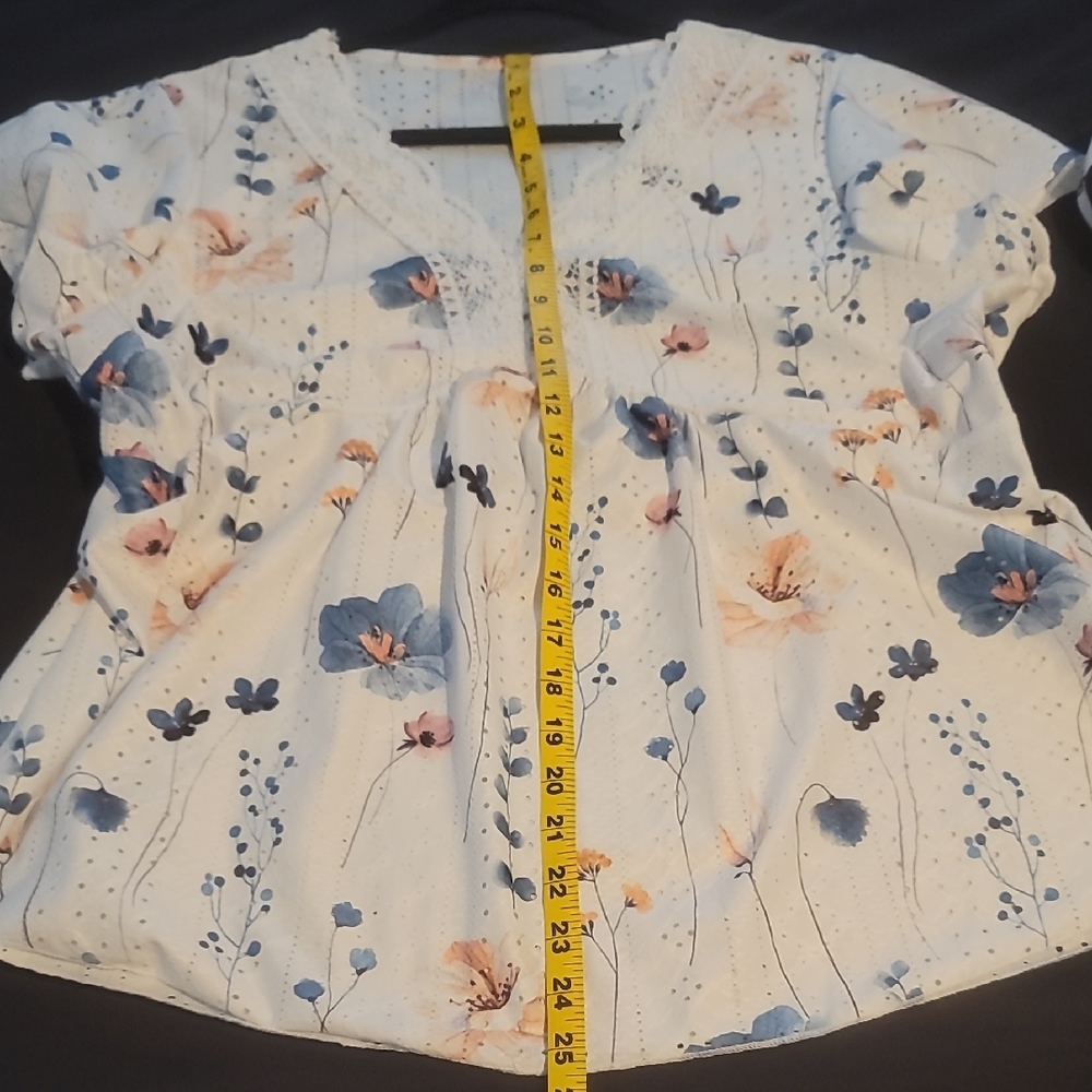 SHEIN White Floral V-Neck Blouse - Picture 5 of 7